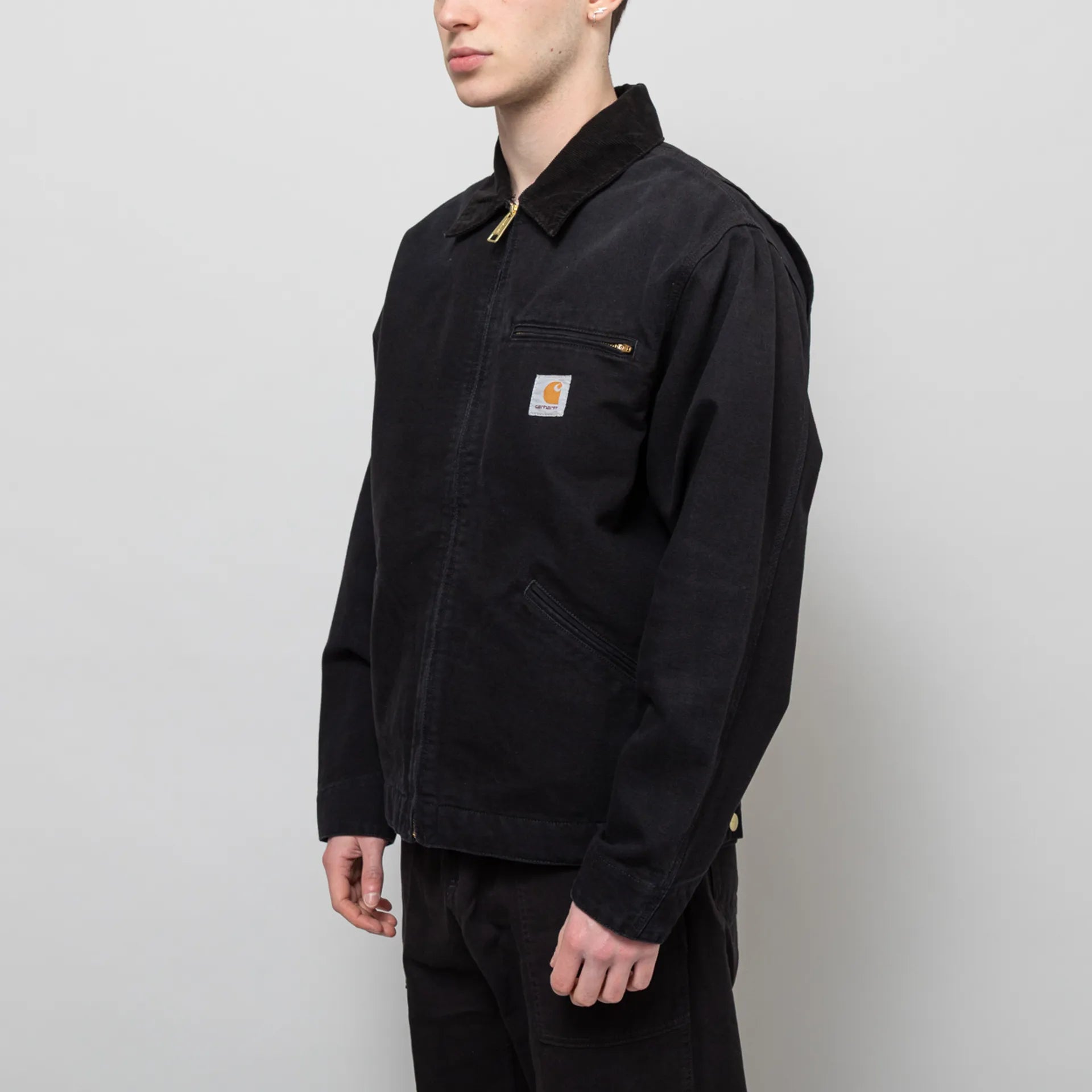 Chaqueta Carhartt WIP OG Detroit de lona negra envejecida.