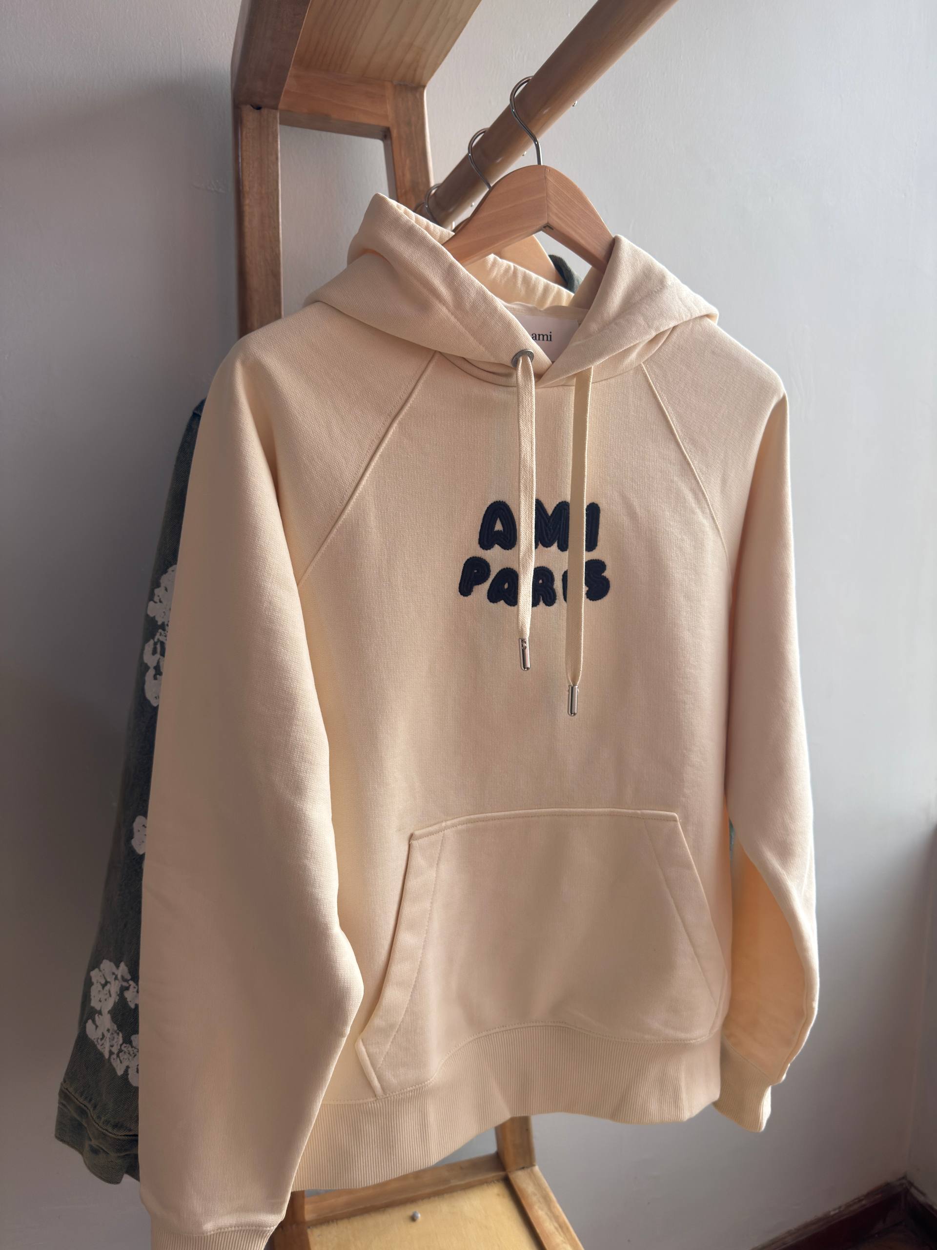 Hoodie AMI Paris color crema