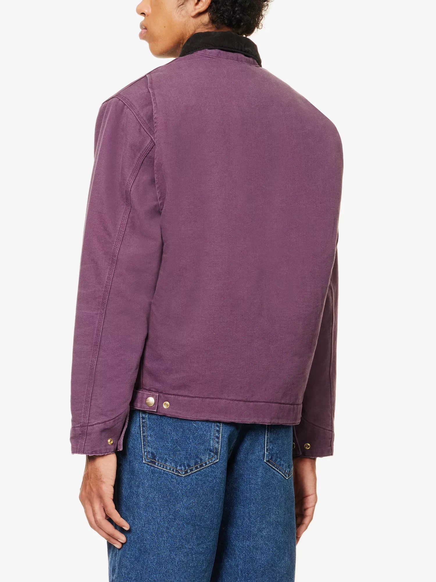 chaqueta Carhartt WIP Detroit color morado.