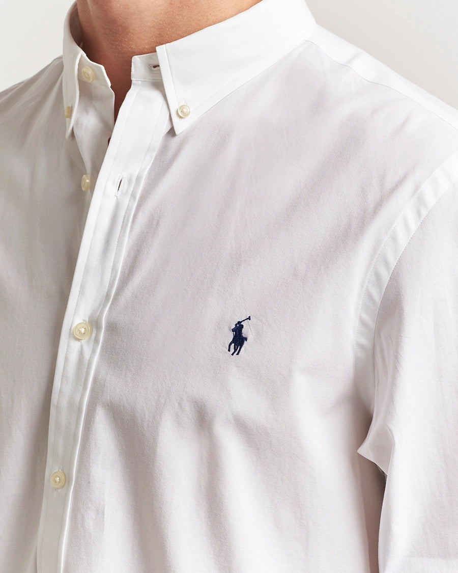 Camisa de popelina blanca de corte entallado