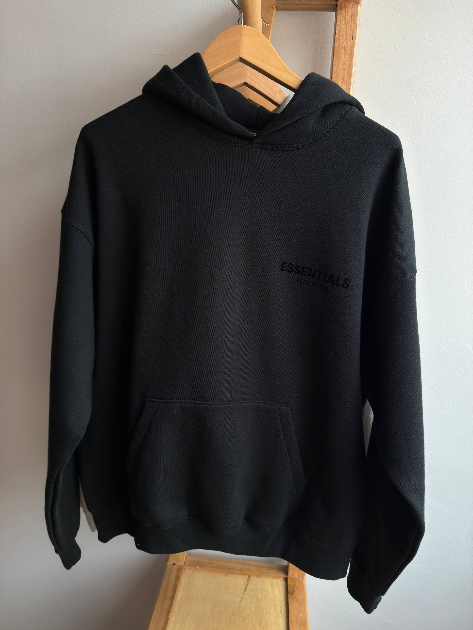 Hoodie Essentials Stretch Limo.