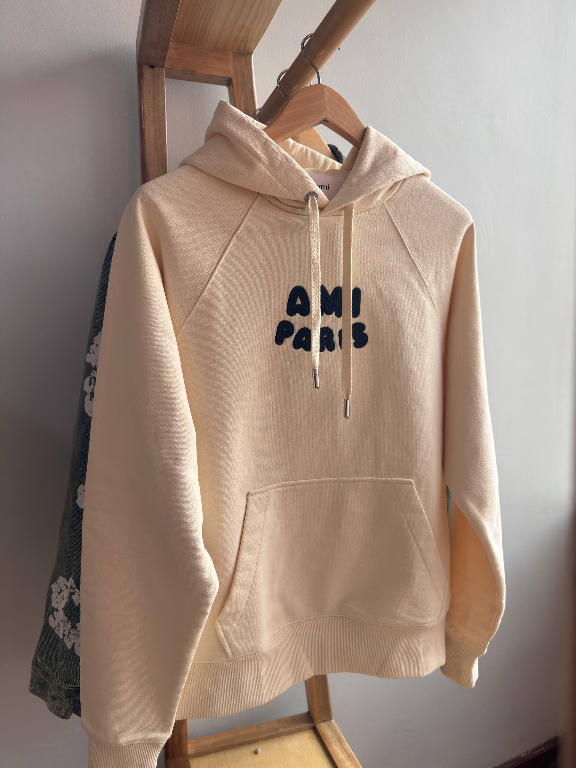 Hoodie AMI Paris color crema