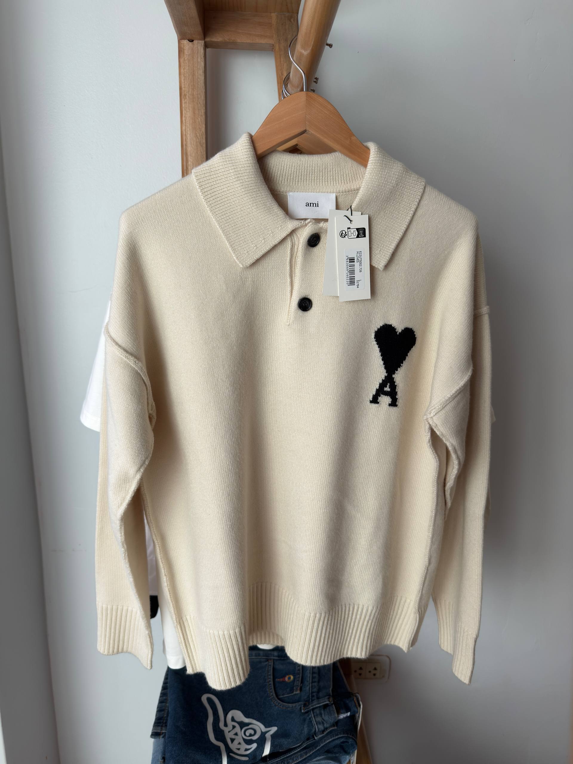 Ami Paris Ami de Coeur en color beige