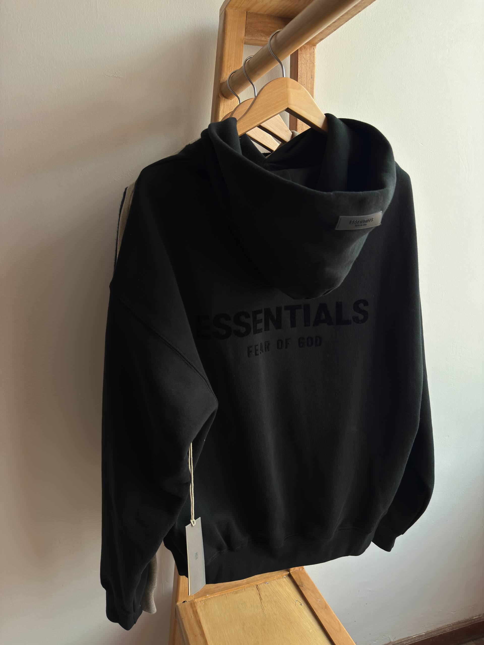 Hoodie Essentials Stretch Limo.