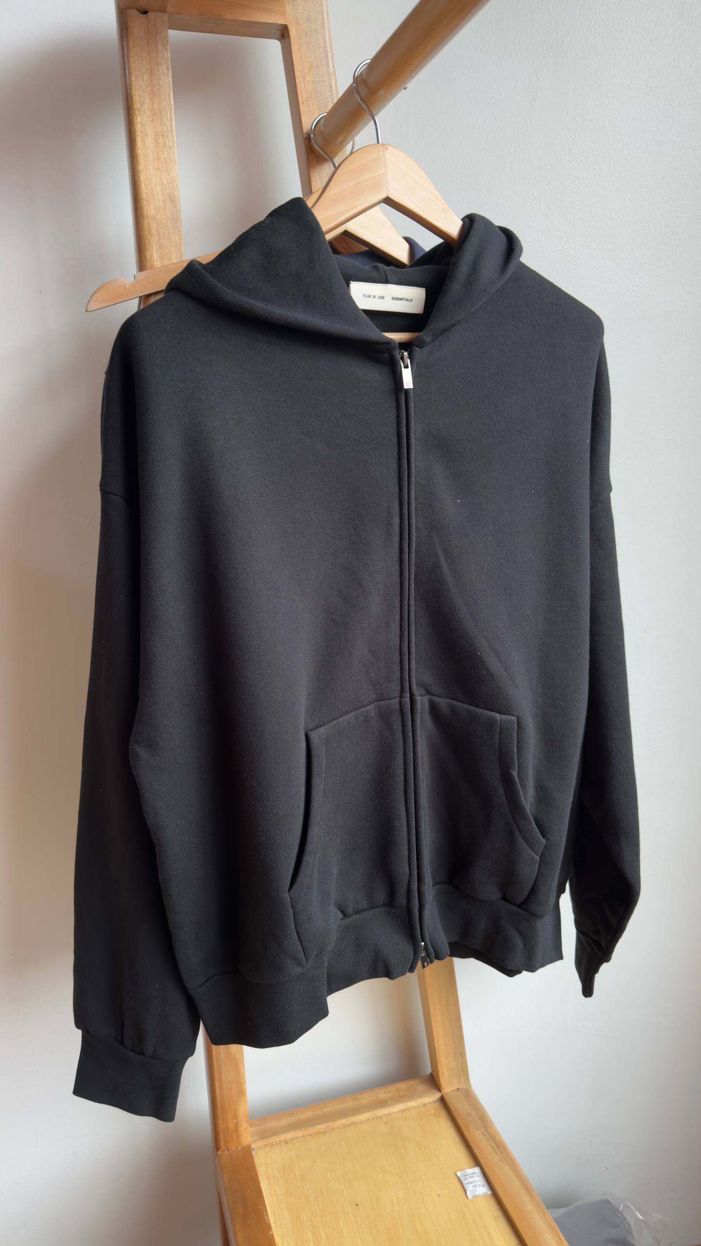 ESSENTIALS FOG TOTAL BLACK/SS25 (ZIPPER)