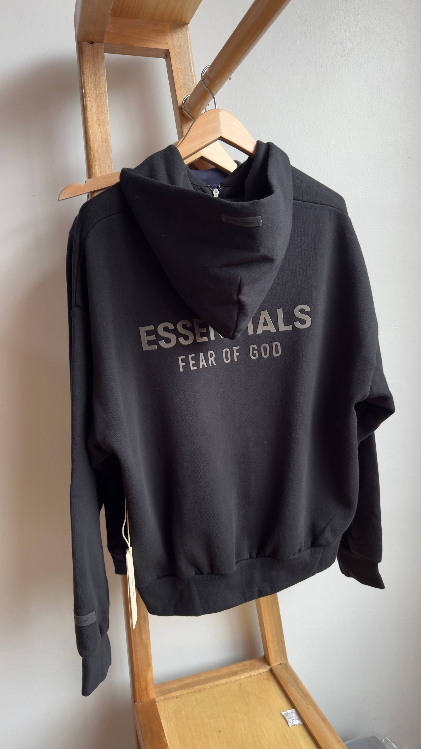 ESSENTIALS FOG TOTAL BLACK/SS25 (ZIPPER)