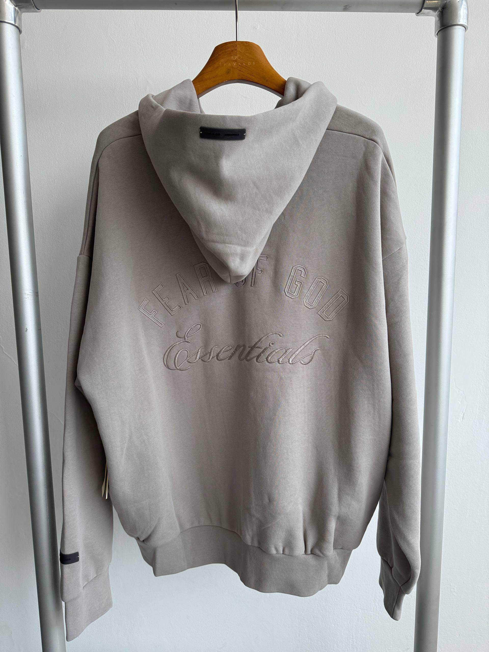 FEAR OF GOD ESSENTIALS
hoodie Classic con cierre
